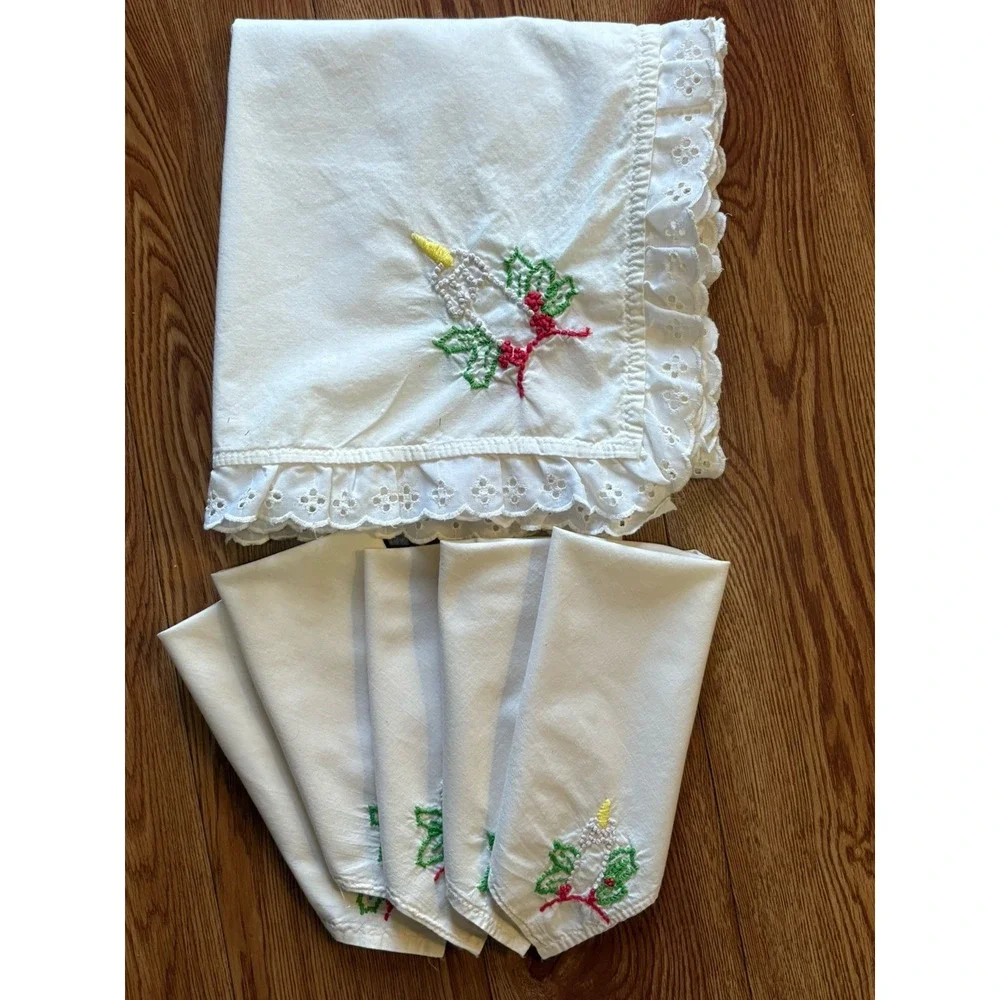 Vintage Candlewick Tablecloth w Eyelet Lace & 5 Placemats/Napkins Holiday Candle